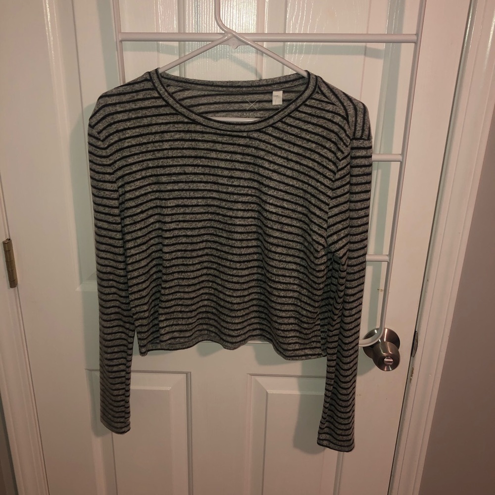 Long sleeve crop